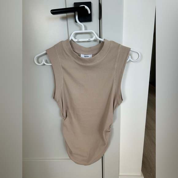 BNWT REISS TRUDY RIBBED RUCHED WAIST VEST - Picture 3 of 4